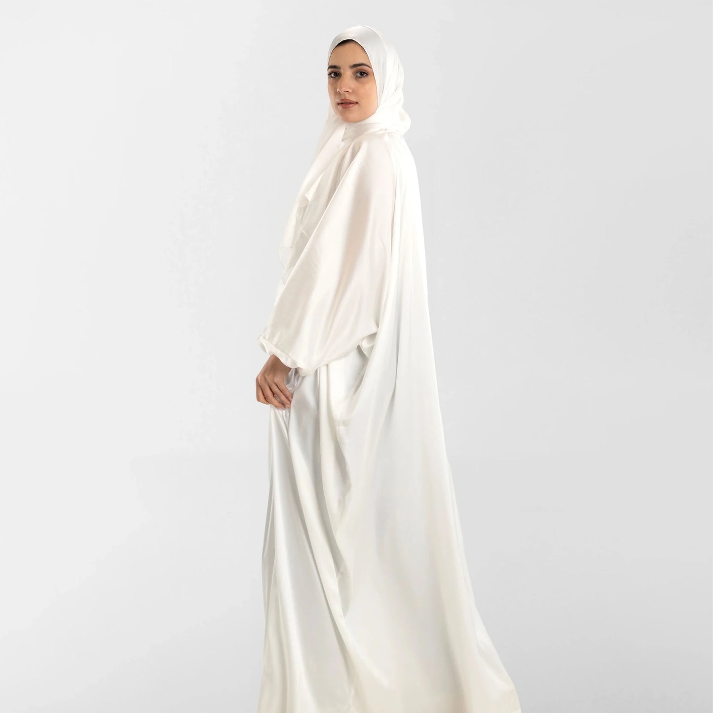 Satin isdal combines grace and comfort - Noury Hub